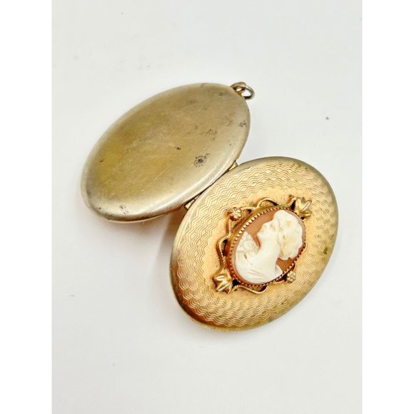 Vintage Genuine Carved Cameo Locket Pendant Gold Tone Pic Photo Holder Jewelry - Picture 10 of 12